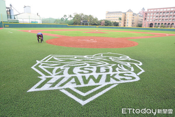 ▲皇鷹學院媒體導覽，台鋼雄鷹棒球場 。（圖／記者黃克翔攝）