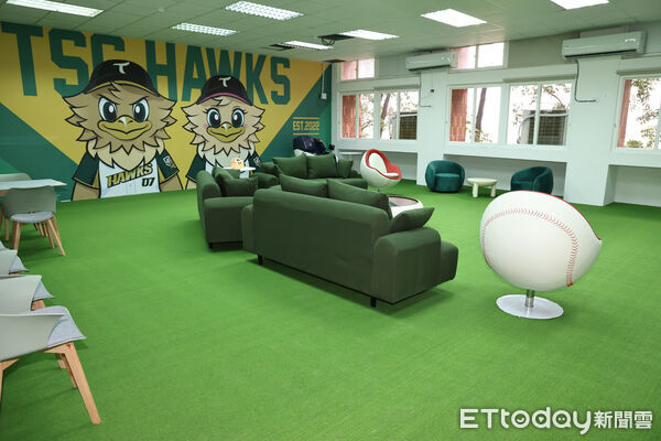 ▲皇鷹學院媒體導覽，台鋼訓練基地交誼廳。（圖／記者黃克翔攝）