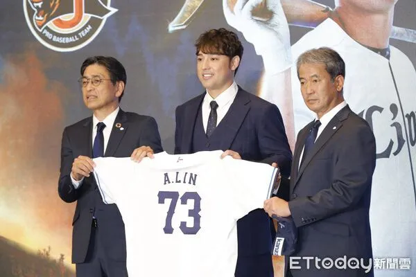 ▲▼   林安可加盟記者會，總教練林岳平，西武球團社長奧武剛，以及統一獅領隊林岳平          。（圖／記者王真魚攝）