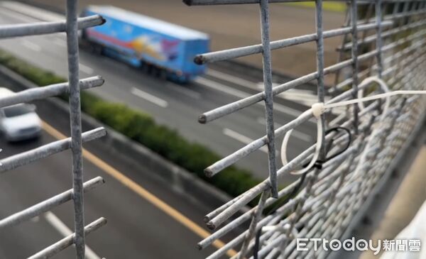 ▲雲林大埤鄉嘉興路跨越國道的便橋，是地方居民日常通行要道，防護設施安全備受關注。（圖／記者游瓊華翻攝）