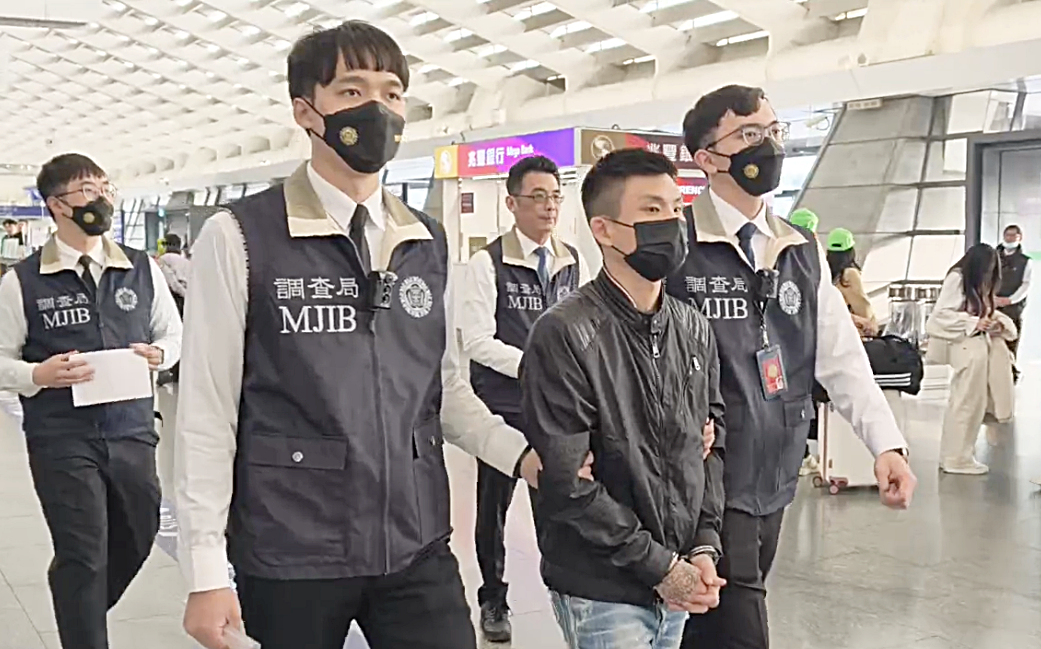 走私54公斤大麻花躲泰國2年 今押解返台歸案...現場畫面曝