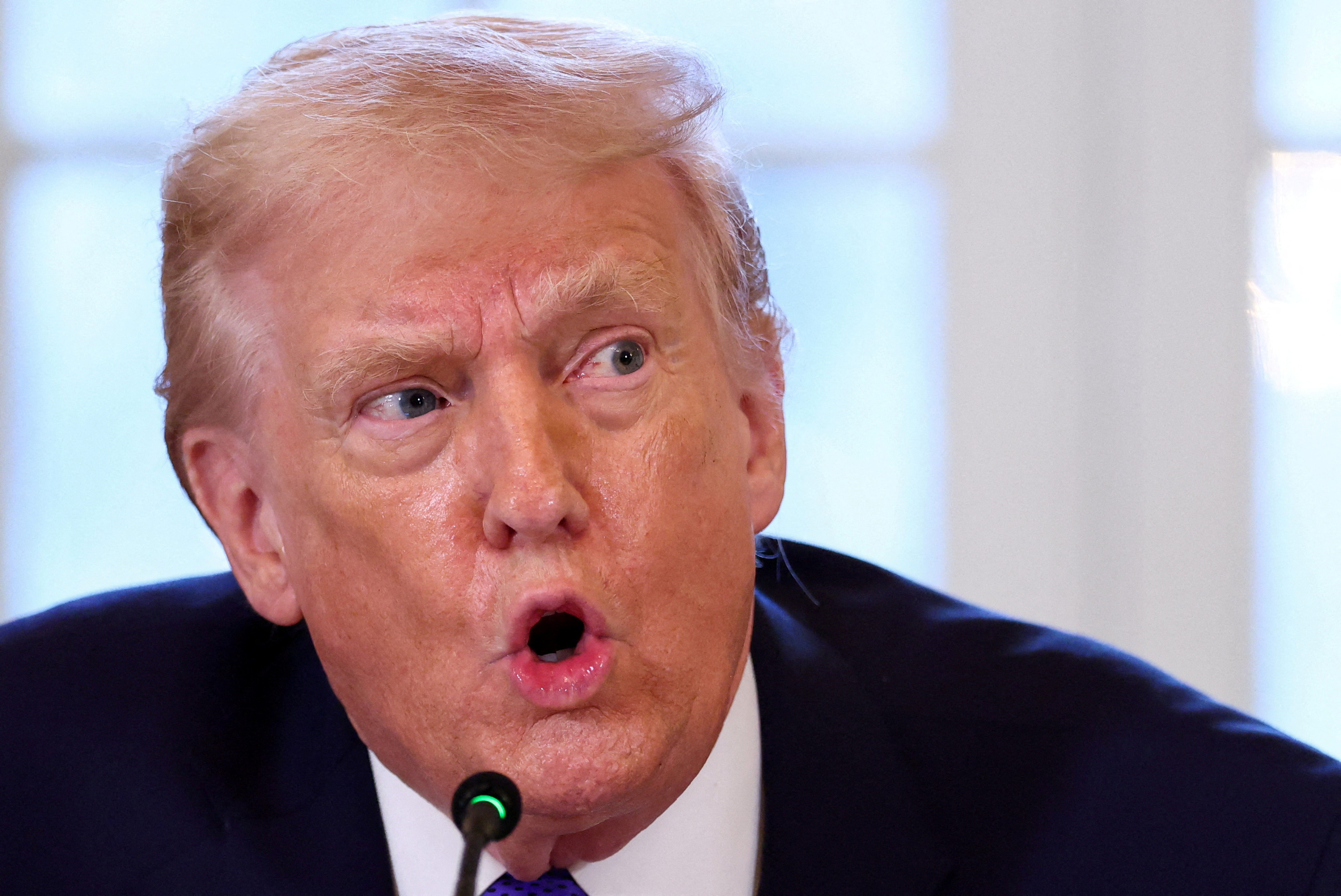 ▲▼川普9日在白宮東廳會見石油公司高層。（圖／路透）