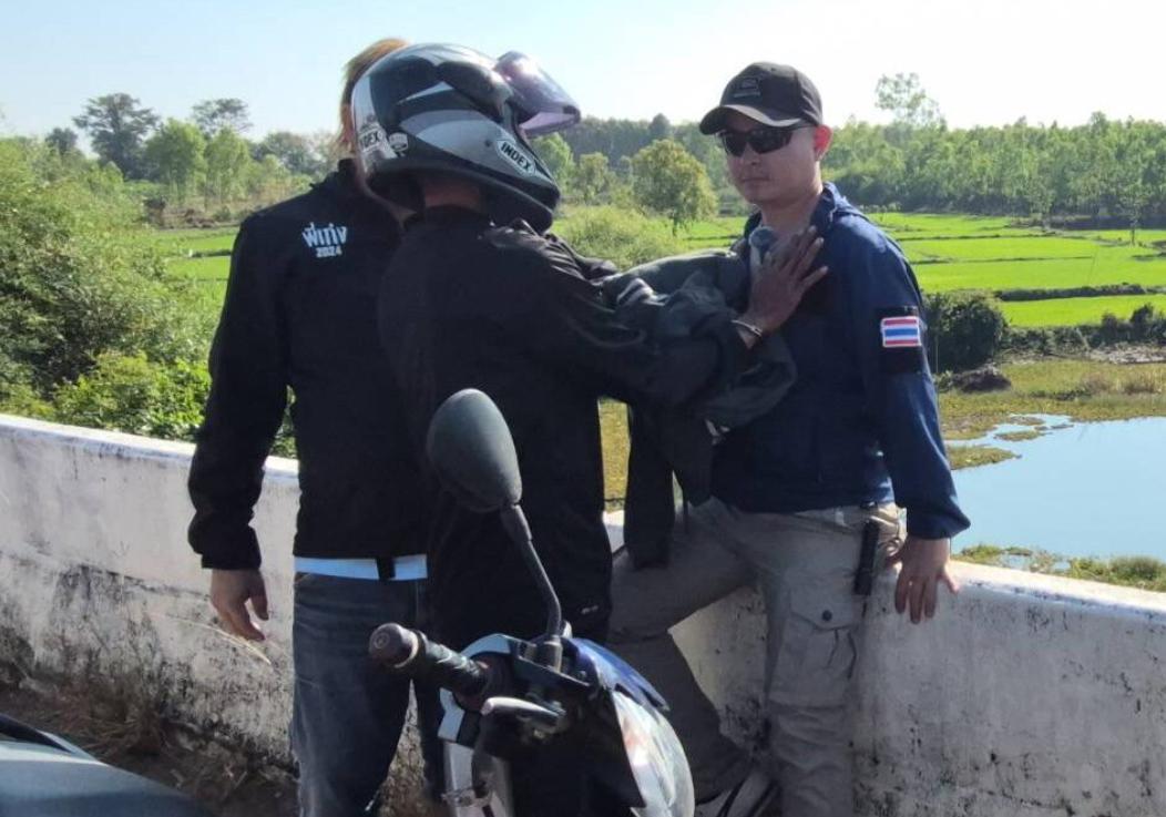 ▲▼他手握酒瓶墜橋亡「以為輕生」！　鄰公開反轉影片：遭親哥推下。（圖／翻攝自Khaosod）