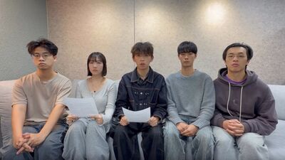 拍片笑喊會看外流「看完是尊重」　網開轟！團隊坐著道歉：沒惡意