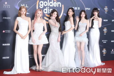 金唱片紅毯／IVE登場美炸了！兪真甜美笑出酒窩　主持人狂讚：公主