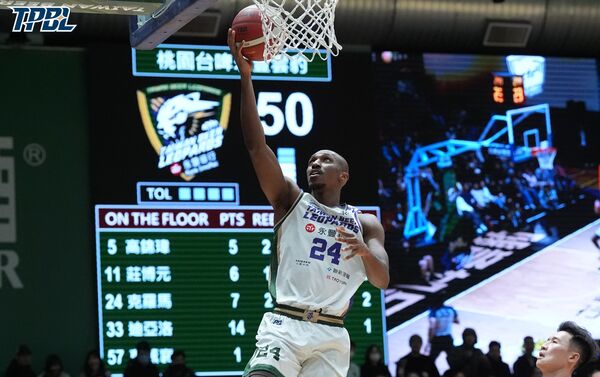 ▲雲豹高錦瑋、克羅馬，國王沃許本。（圖／TPBL職籃）