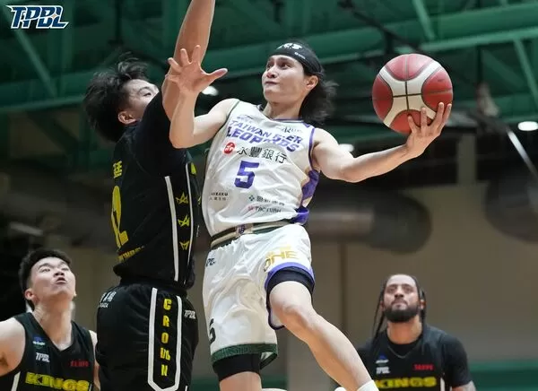 ▲雲豹高錦瑋、克羅馬，國王沃許本。（圖／TPBL職籃）