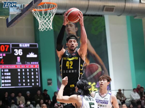 ▲雲豹高錦瑋、克羅馬，國王沃許本。（圖／TPBL職籃）