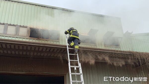 ▲竹山鎮集山路三段1671號恆源綠能工廠今晨發生火警。（圖／記者高堂堯翻攝）