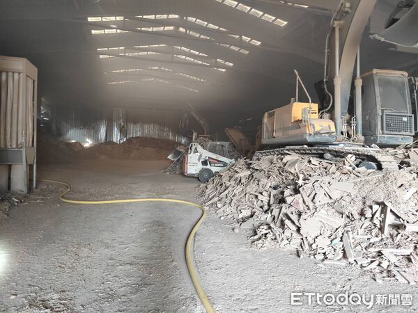 ▲竹山鎮集山路三段1671號恆源綠能工廠今晨發生火警。（圖／記者高堂堯翻攝）