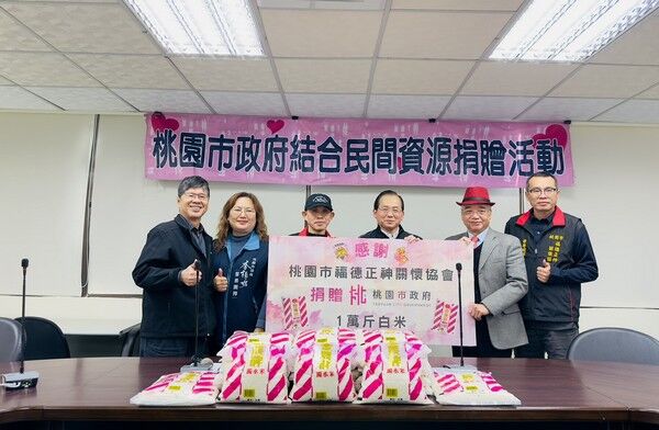 ▲桃園市福德正神關懷協會捐贈萬斤白米