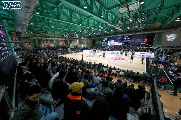 ▲中壢運動中心、沃許本、洪志善。（圖／TPBL職籃提供）