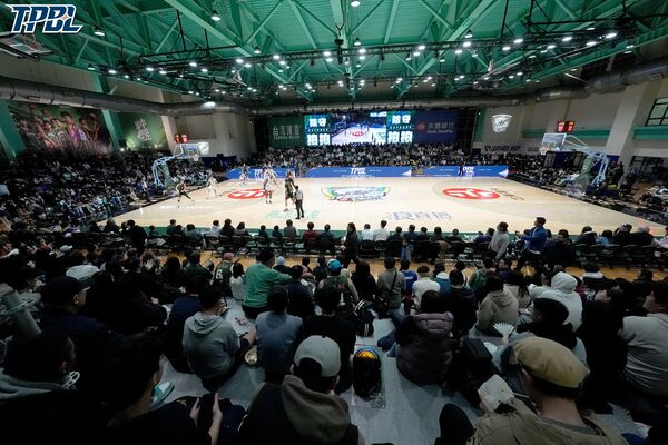 ▲中壢運動中心、沃許本、洪志善。（圖／TPBL職籃提供）