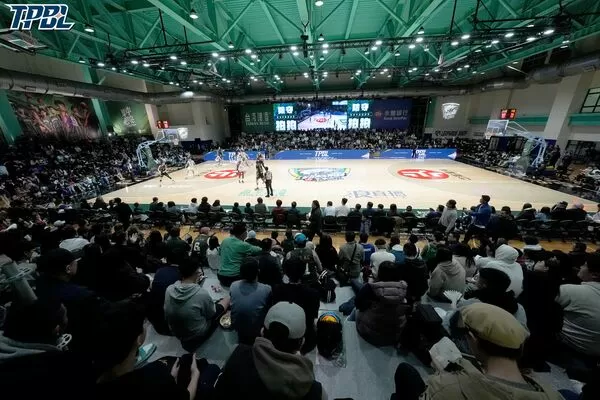 ▲中壢運動中心、沃許本、洪志善。（圖／TPBL職籃提供）