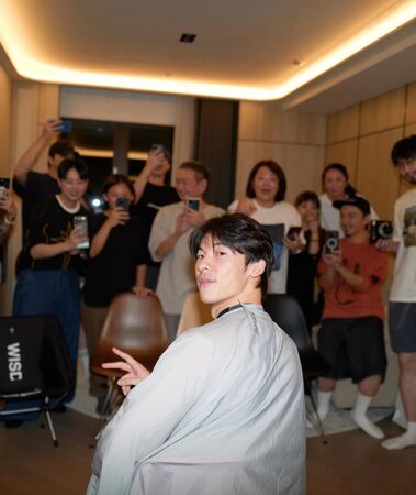 ▲許光漢平頭照首度公開！入伍前「落髮儀式」曝光。（圖／翻攝自許光漢IG）