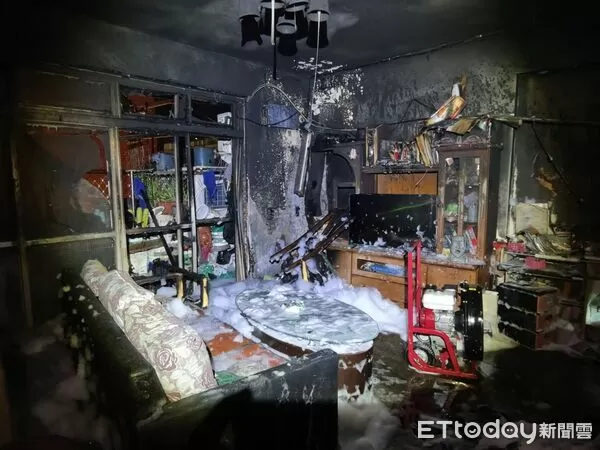 ▲▼基隆火警2傷。（圖／記者郭世賢翻攝）