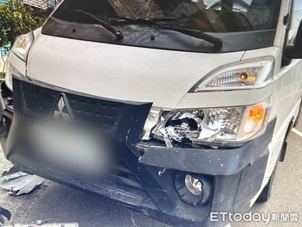 ▲▼             苗栗騎士撞上路邊倒車的貨車，傷重不治。（圖／記者楊永盛翻攝，下同）