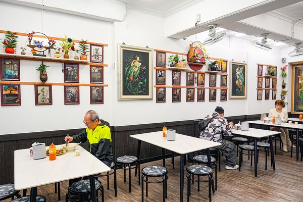 ▲▼新竹城隍廟美食推薦「九添福牛肉麵」，米其林實力好店，超浮誇大份量牛肉麵。（圖／部落客珊莎提供）