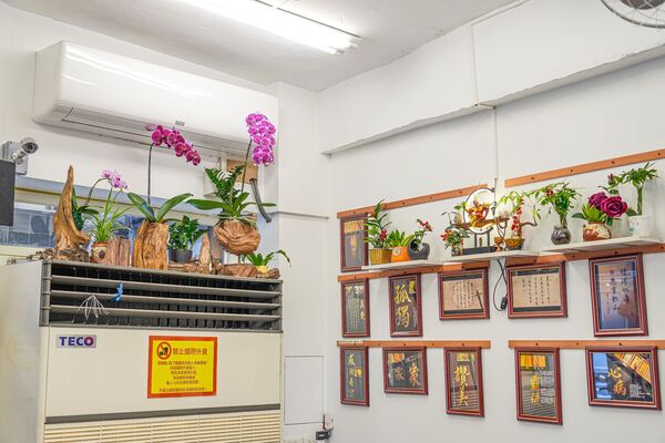 ▲▼新竹城隍廟美食推薦「九添福牛肉麵」，米其林實力好店，超浮誇大份量牛肉麵。（圖／部落客珊莎提供）