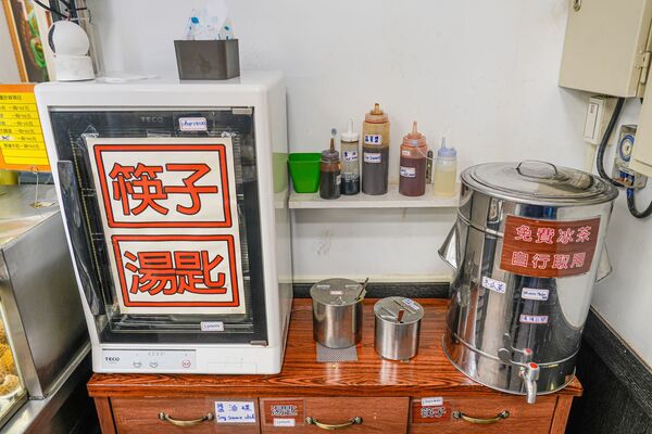 ▲▼新竹城隍廟美食推薦「九添福牛肉麵」，米其林實力好店，超浮誇大份量牛肉麵。（圖／部落客珊莎提供）