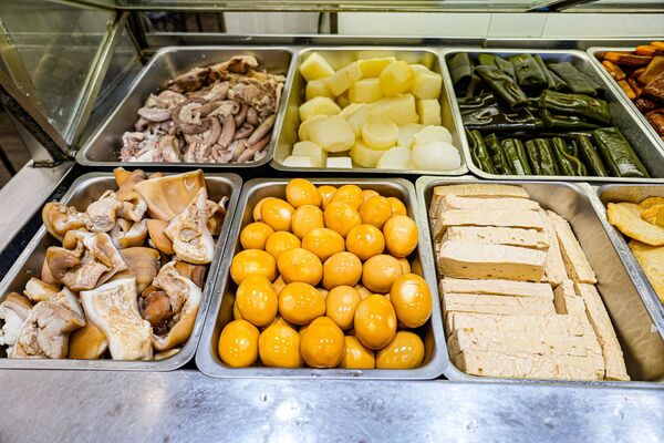 ▲▼新竹城隍廟美食推薦「九添福牛肉麵」，米其林實力好店，超浮誇大份量牛肉麵。（圖／部落客珊莎提供）