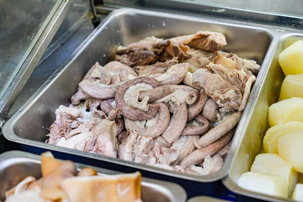 ▲▼新竹城隍廟美食推薦「九添福牛肉麵」，米其林實力好店，超浮誇大份量牛肉麵。（圖／部落客珊莎提供）