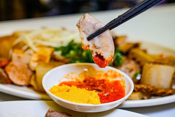 ▲▼新竹城隍廟美食推薦「九添福牛肉麵」，米其林實力好店，超浮誇大份量牛肉麵。（圖／部落客珊莎提供）