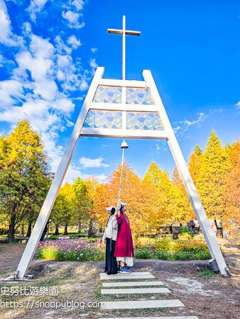 ▲▼台中泰安「羽粼落羽松」，水中步道、愛之鐘，彷彿走進歐洲森林。（圖／部落客史努比提供）