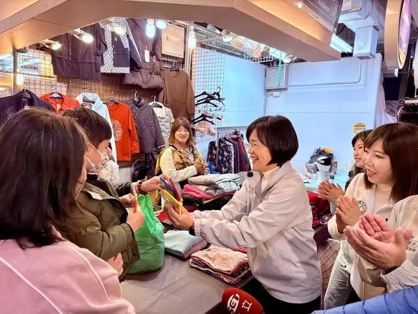 ▲▼蘇巧慧赴中和枋寮市場掃街。（圖／蘇巧慧辦公室提供）