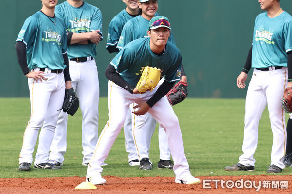 ▲▼  台鋼雄鷹春訓開訓典禮-王維中。（圖／記者黃克翔攝）