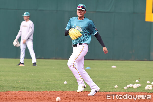 ▲▼  台鋼雄鷹春訓開訓典禮-王維中。（圖／記者黃克翔攝）