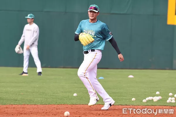 ▲▼  台鋼雄鷹春訓開訓典禮-王維中。（圖／記者黃克翔攝）