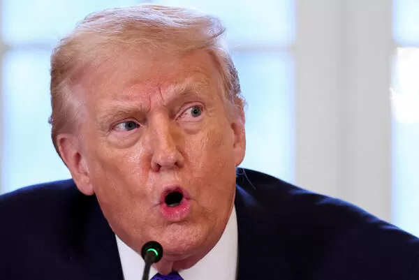 ▲▼川普9日在白宮東廳會見石油公司高層。（圖／路透）