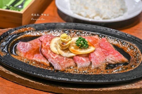 ▲▼長崎佐世保美食「蜂之家」75年老店，檸檬牛排＋巨無霸泡芙超好吃！（圖／部落客周花花提供）