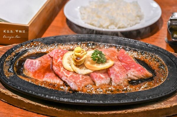 ▲▼長崎佐世保美食「蜂之家」75年老店，檸檬牛排＋巨無霸泡芙超好吃！（圖／部落客周花花提供）