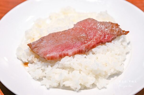 ▲▼長崎佐世保美食「蜂之家」75年老店，檸檬牛排＋巨無霸泡芙超好吃！（圖／部落客周花花提供）