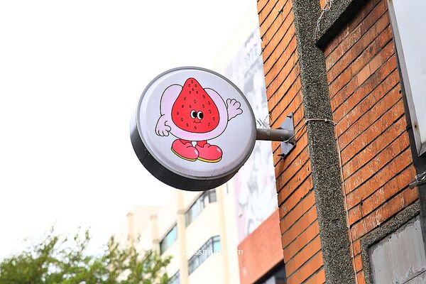 ▲▼大稻埕美食「路力草莓大福」，迪化街神級好吃草莓大福、草莓糖葫蘆。（圖／部落客萍子提供）