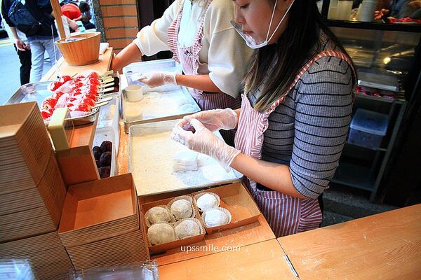 ▲▼大稻埕美食「路力草莓大福」，迪化街神級好吃草莓大福、草莓糖葫蘆。（圖／部落客萍子提供）