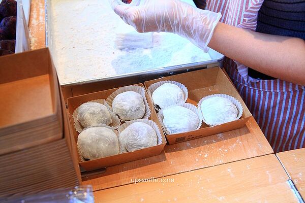 ▲▼大稻埕美食「路力草莓大福」，迪化街神級好吃草莓大福、草莓糖葫蘆。（圖／部落客萍子提供）