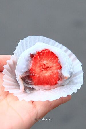 ▲▼大稻埕美食「路力草莓大福」，迪化街神級好吃草莓大福、草莓糖葫蘆。（圖／部落客萍子提供）