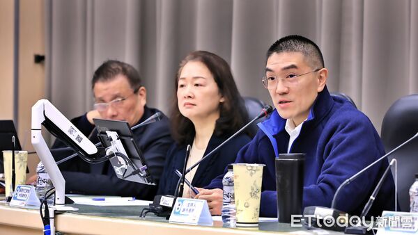 ▲謝國樑主持基隆第4次對談。（圖／記者郭世賢翻攝）