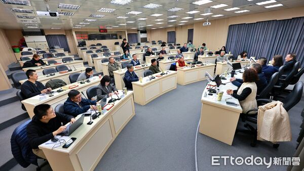 ▲謝國樑主持基隆第4次對談。（圖／記者郭世賢翻攝）