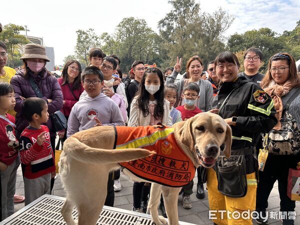 ▲台南市消防局舉辦「119出任務 守護台南GO」活動，吸引親子闖關學防火。（記者林東良翻攝，下同）