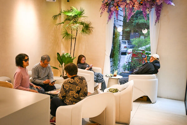 ▲▼花蓮壽豐車站美食「常紅蛋糕Redever cake」，極度濃郁榴槤千層。（圖／部落客水晶提供）