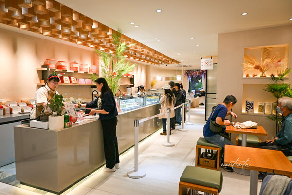 ▲▼花蓮壽豐車站美食「常紅蛋糕Redever cake」，極度濃郁榴槤千層。（圖／部落客水晶提供）