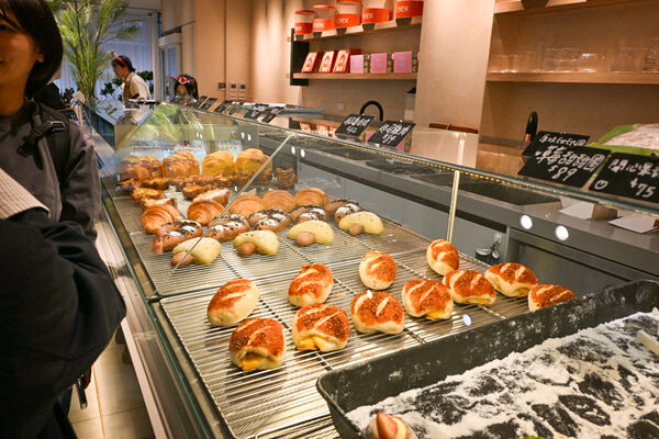 ▲▼花蓮壽豐車站美食「常紅蛋糕Redever cake」，極度濃郁榴槤千層。（圖／部落客水晶提供）