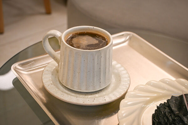 ▲▼花蓮壽豐車站美食「常紅蛋糕Redever cake」，極度濃郁榴槤千層。（圖／部落客水晶提供）