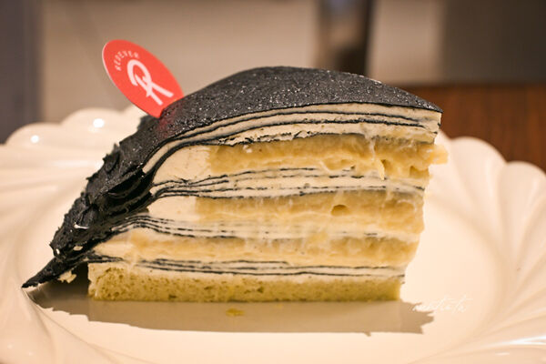 ▲▼花蓮壽豐車站美食「常紅蛋糕Redever cake」，極度濃郁榴槤千層。（圖／部落客水晶提供）