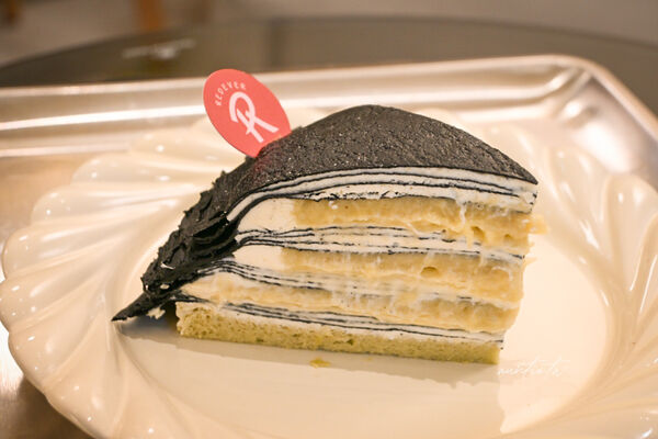 ▲▼花蓮壽豐車站美食「常紅蛋糕Redever cake」，極度濃郁榴槤千層。（圖／部落客水晶提供）