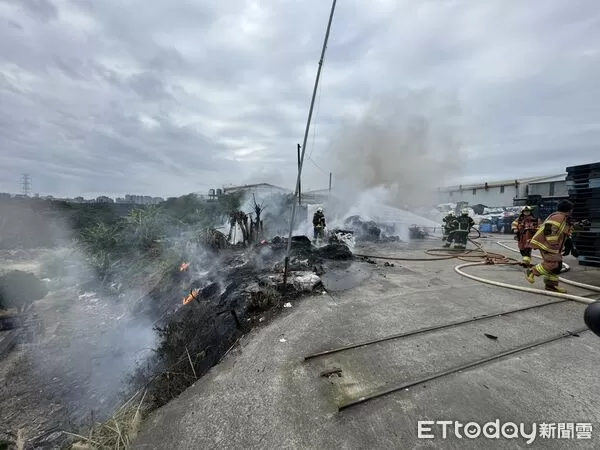 ▲▼             林口資源回收場發生火警，所幸無人傷亡。（圖／記者陸運陞翻攝，下同）